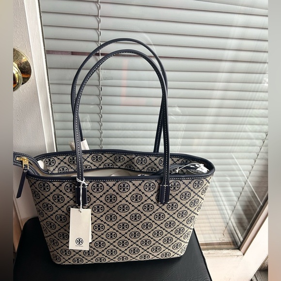 TORY BURCH T MONOGRAM ZIP TOTE - Picture 5 of 16